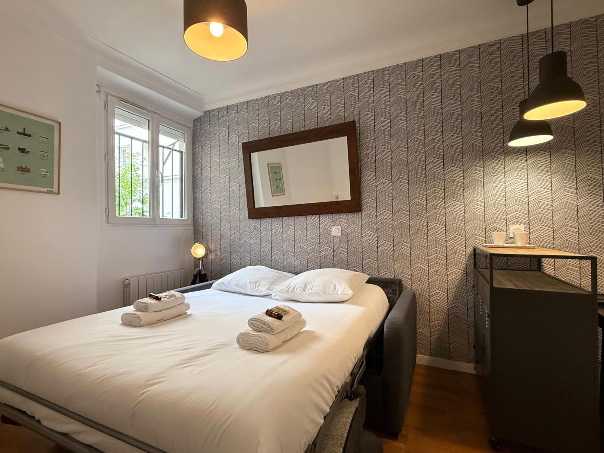 Elegant - 2 Guests - 2 Min Walk From Metro Appartamento