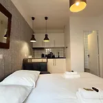 Elegant Studio - 2 Guests - 2 Min Walk From Metro